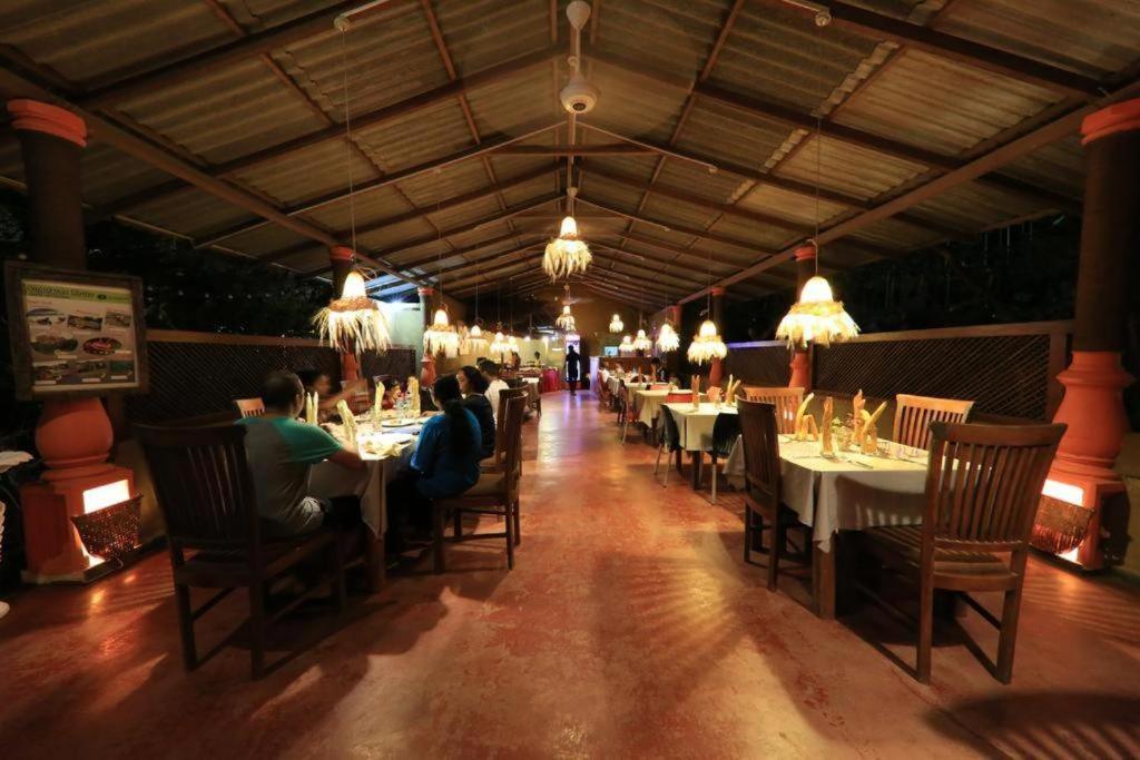 Sundaras Resort Ltd ดัมบูลลา ภายนอก รูปภาพ